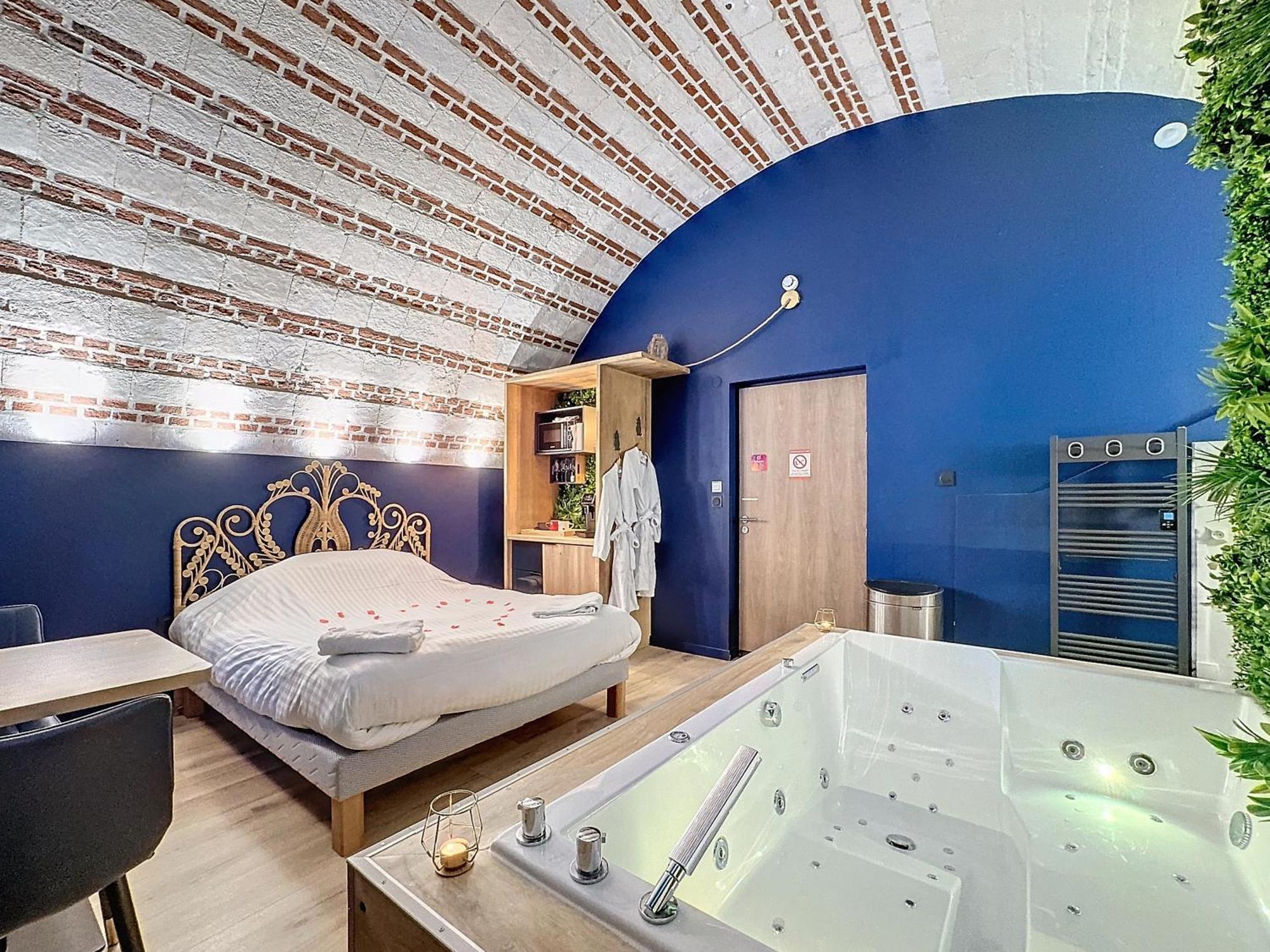 La Parenthese Envoutee Aparthotel อาเมียงส์ ภายนอก รูปภาพ